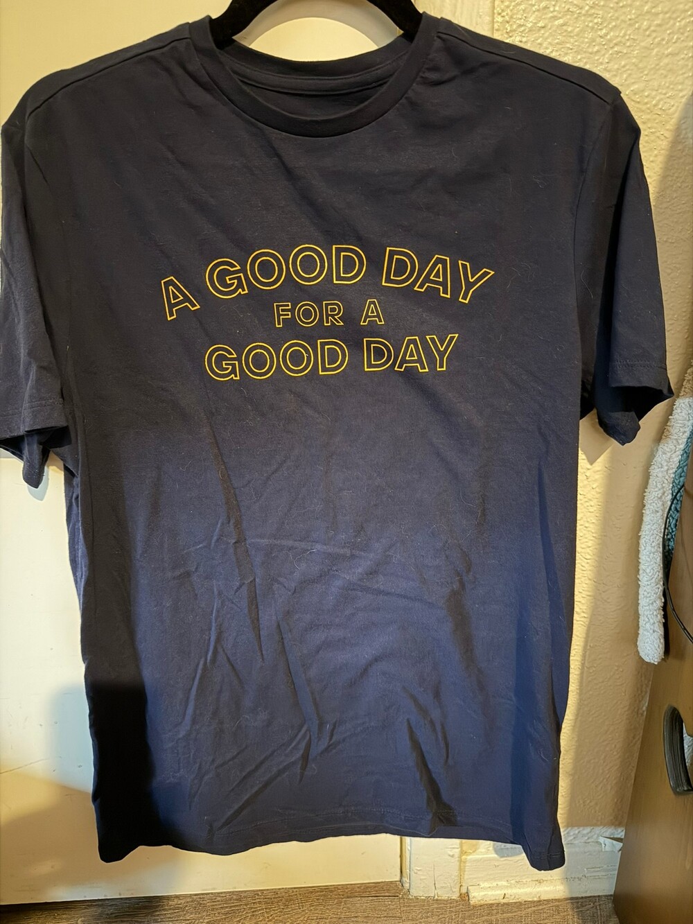 Goodfellow & Co Medium Navy Blue Cotton T-Shirt A Good Day Graphic